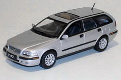 Volvo V40, универсал 2001 г. (серебряный металлик)