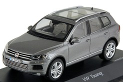 Volkswagen Touareg, 2010г. (серый металлик)