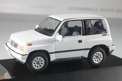 Suzuki Escudo 4x4 (белый)
