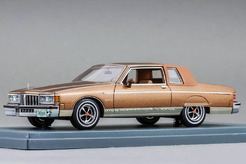 Pontiac Bonneville 1980 г. (коричневый металлиук)