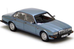 Daimler XJ40 Sovereign RHD 1990 г. (голуюой).