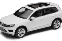 Volkswagen Touareg NF, 2015 г. (белый)