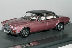 Daimler Double Six Vanden Plas S1 1973 г. (розовый металлик + черный).