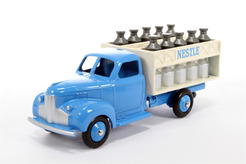 Studebaker Milk Truck 'Nestle' (голубой + белый)